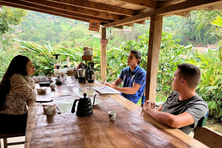 Von Medellín aus - Kaffee Tour: Privater Transport &amp; Verkostung