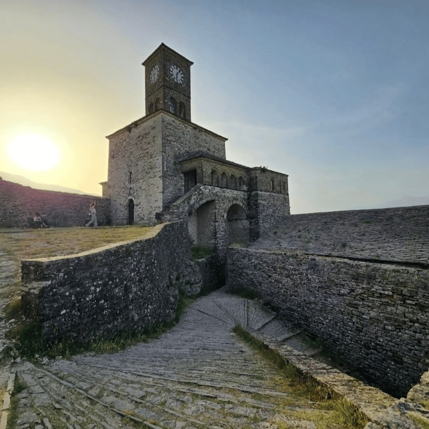 Ab Tirana: Gjirokastër UNESCO & Blue Eye geführte Tagestour
