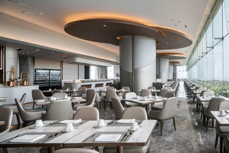 Pattaya: Ristorante Orbit Grande Centre Point Space PattayaTango Mango: Cena internazionale a buffet (domenica - giovedì)