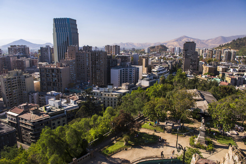 Les incontournables du Santiago historique : visite guidée à pied de la ville des contrastesVisite semi-privée des sites historiques de Santiago en portugais