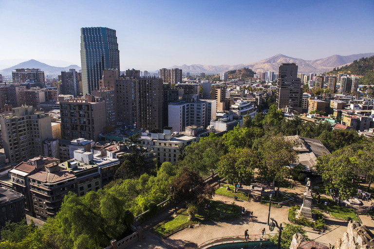 Les incontournables du Santiago historique : visite guidée à pied de la ville des contrastesVisite semi-privée des sites historiques de Santiago en portugais