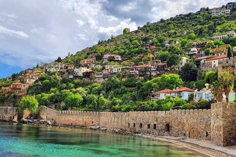 Crucero por la costa de Alanya: Sol, baño y vistas panorámicasPunto de encuentro en el puerto de Alanya, en el barco