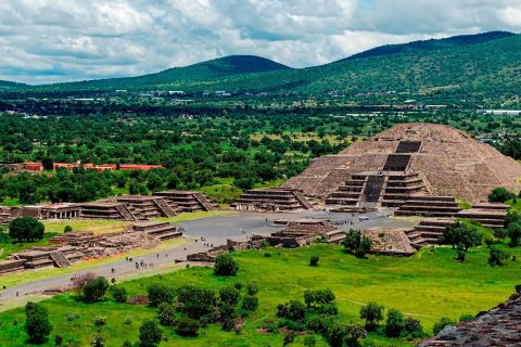 Passeio em Teotihuacan + transporte + basílica + Tlatelolco + caverna