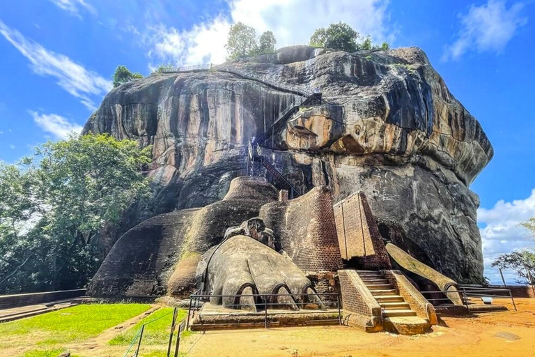 All-inclusive Sigiriya Fortress and Wildlife Safari