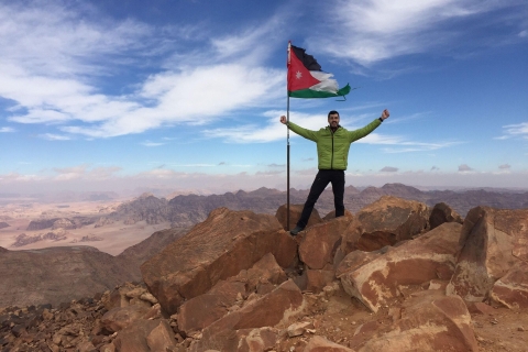 Summit Jordan's Heights: wandeling naar de top van Jabal Umm dDamiSummit Jordan's Heights: wandeling naar de top van Jabal Umm adDami