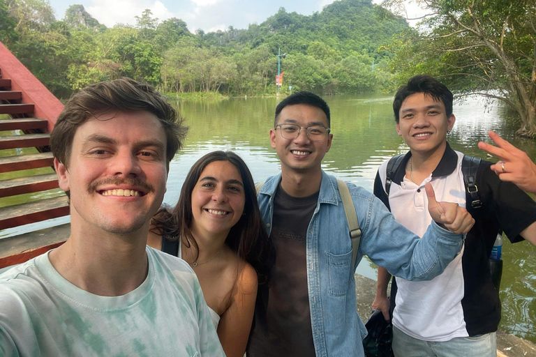 Hanoi: Parfümpagode mit Bootsfahrt oder Lotus-SeidendorfPrivate Tour: Parfümpagode, Lotus-Seidendorf und Weihrauch