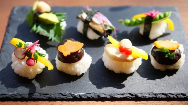 Kyoto: Vegan Sushi Making Experience (With optional Tour)