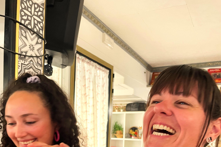 佛罗伦萨：意面制作课程，含晚餐、葡萄酒和... 唱歌！佛罗伦萨：意面制作课程，含晚餐、葡萄酒...还有歌唱！