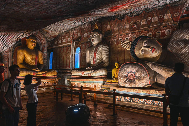 Kandy: Sigiriya, Dambulla & Village Safari Tuk Tuk Tour
