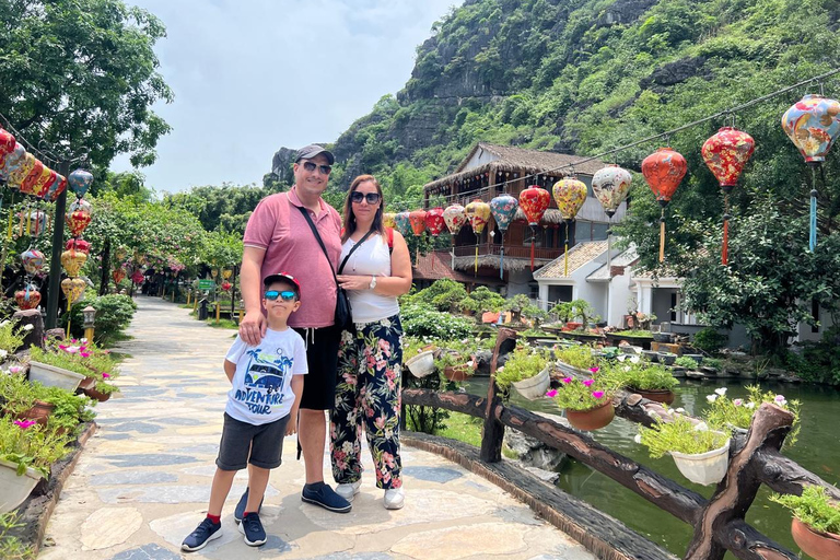 Depuis Hanoi : Ninh Binh - Trang An - Grottes de Mua - Déjeuner et busAu départ de Hanoi : Découvrez la beauté de Ninh Binh - Excursion d&#039;une journée