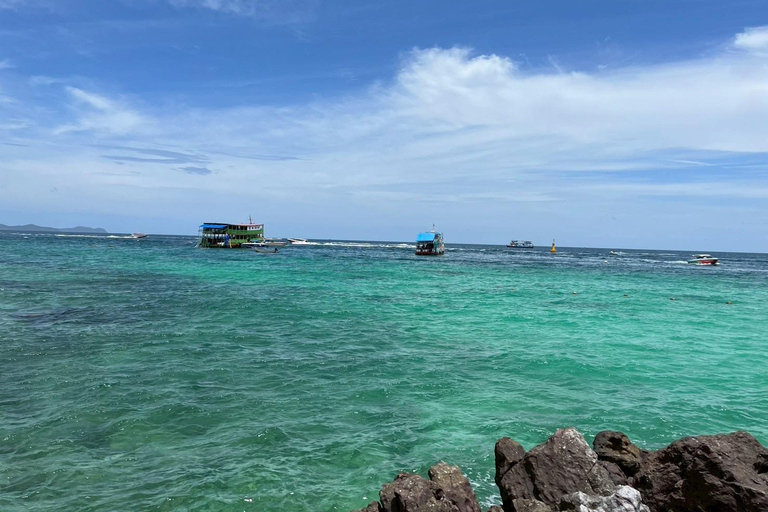 Pattaya: Evening City Tour & Alcazar Cabaret Show Pattaya: Evening City Tour & Alcazar Cabaret Show