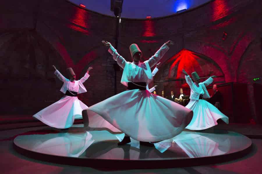 Mevlevi-Sema und die Zeremonie der Drehenden Derwische in Istanbul. Foto: GetYourGuide
