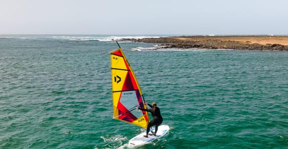 Beginner windsurf course in El Cotillo (4 hours)