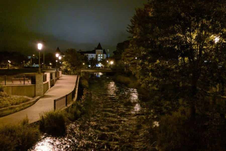 Waukesha Ghost Walk: Gespenstische Geschichten des Spiritualismus. Foto: GetYourGuide Waukesha Ghost Walk: Gespenstische Geschichten des Spiritualismus. Foto: GetYourGuide