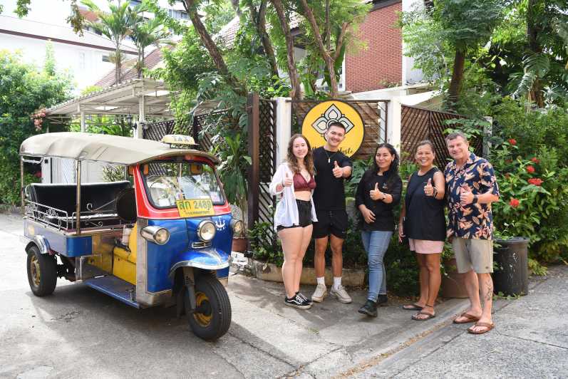 Sukhumvit: Hands-on Thai Cooking Class & Market Tour in BKK