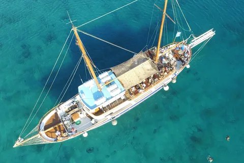 Mykonos: Sunset Party Boat Cruise with 1 Drink