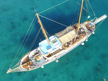 Mykonos: Sunset Party Boat Cruise mit 1 Getränk