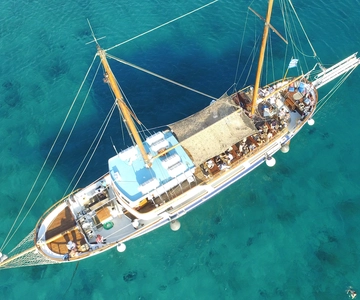 Mykonos: Sunset Party Boat Cruise with 1 Drink