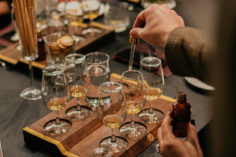 Vilnius: Old Town Tour with Whisky and Cheese Tasting