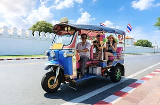 Halbtägige Eco-Tuk-Tuk-Tour durch die Altstadt von Bangkok und zum lokalen Markt