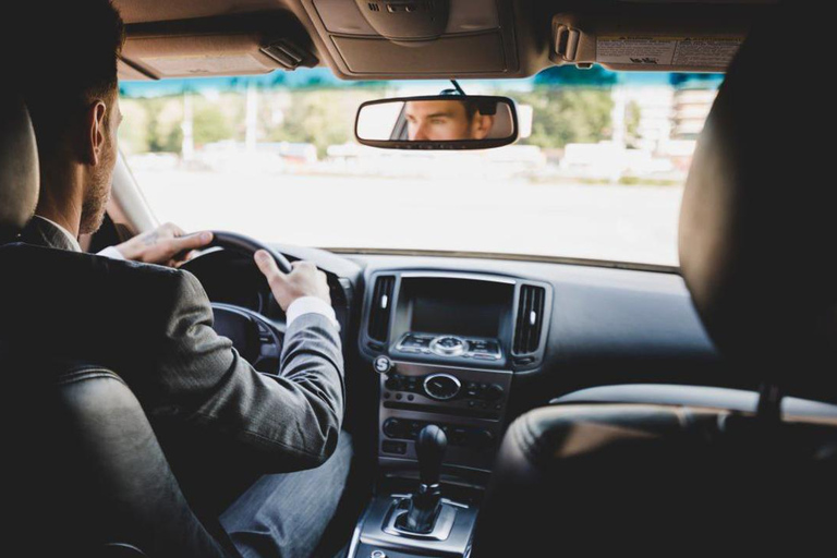 Traslados al aeropuerto de Faro privados (coche hasta 4pax)Alte