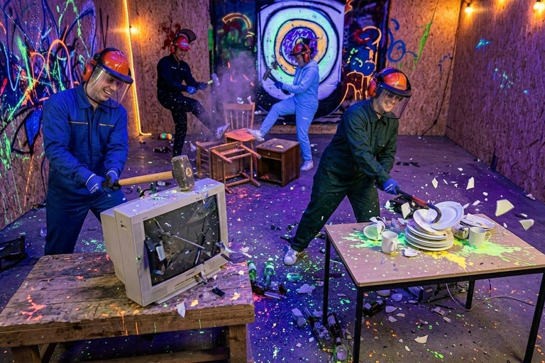 Eindhoven: Private Rage Room Group Experience Therapy Arena Mental Reset Arena