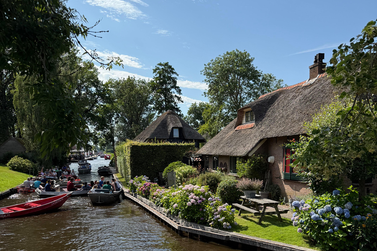 From Amsterdam: Giethoorn Small Group Tour with Boat Ride