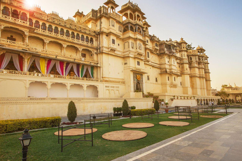 Udaipur : Tour de la ciudad privado de día completo con guía y coche