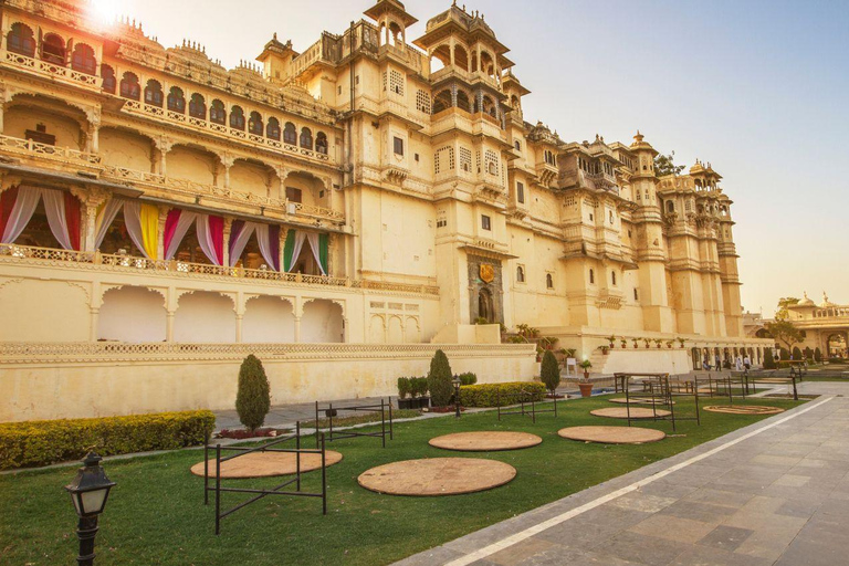 Udaipur : Heldags privat stadsrundtur med guide och bil