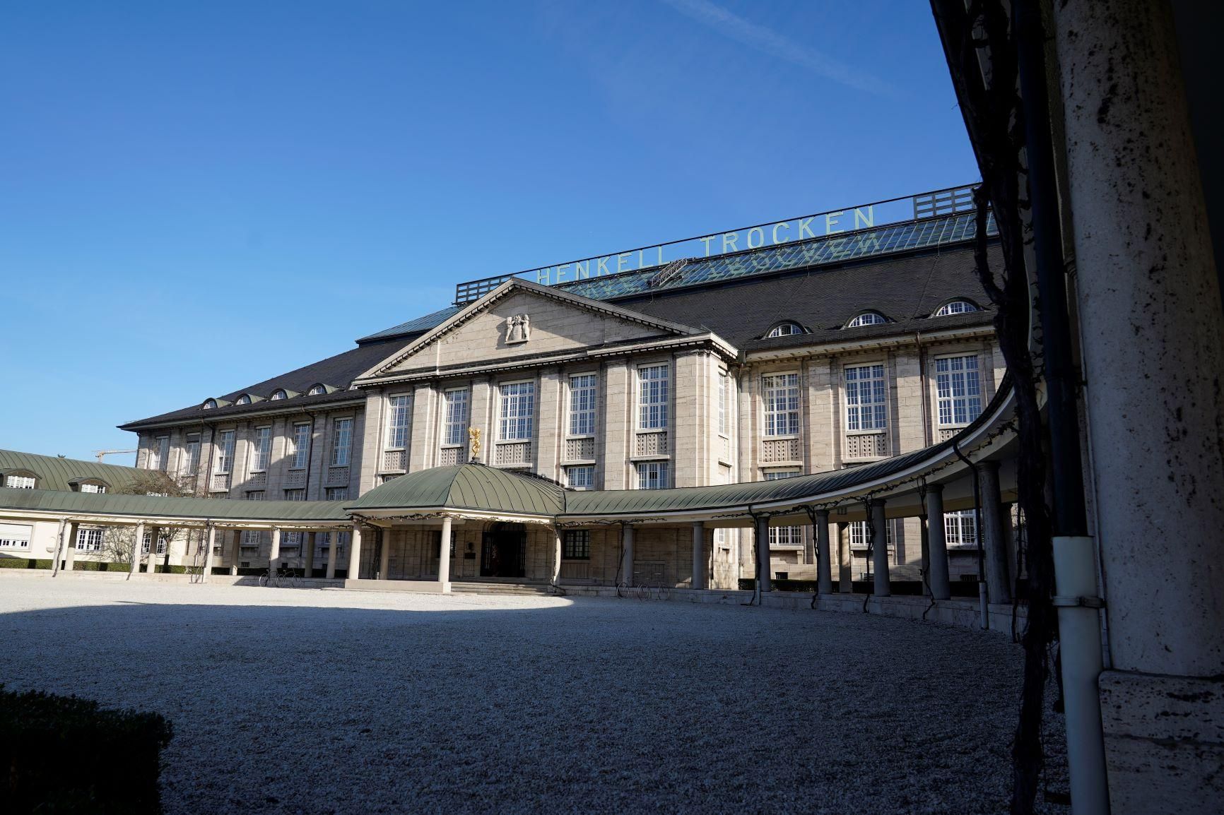 Wiesbaden: Tour durch die Sektkellerei mit 3-Glas-Verkostung
