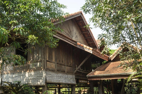 Vientiane: 100% Private & Personalized City Tour with Car