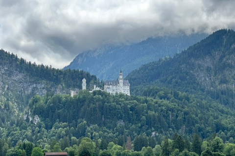 Privérondleiding door kasteel Neuschwanstein in Mercedes Van (1-6pax)