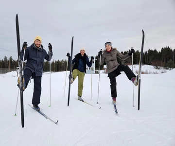 Alquiler de esquís o raquetas de nieve en Laponia Marina