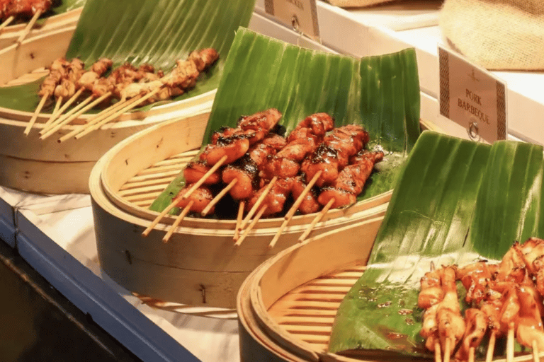 بوفيه بوراكاي ماندارين باي الدولي للولائم والموسيقى الحيةبوفيه عشاء مع ضلع ومأكولات بحرية وأطباق 