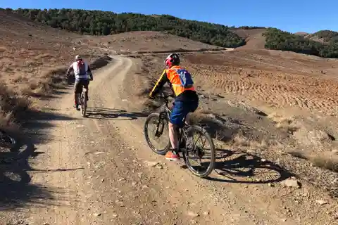 Au départ de Marrakech : Excursion à vélo dans les montagnes de l'Atlas et les villages berbères