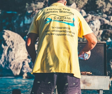 Rodas: Excursión de pesca del Capitán Manolis con barbacoa y baño