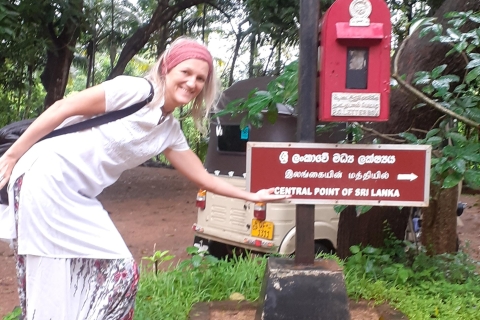 Excursión de un día de Kandy a SigiriyaLesley safari en tuktuk