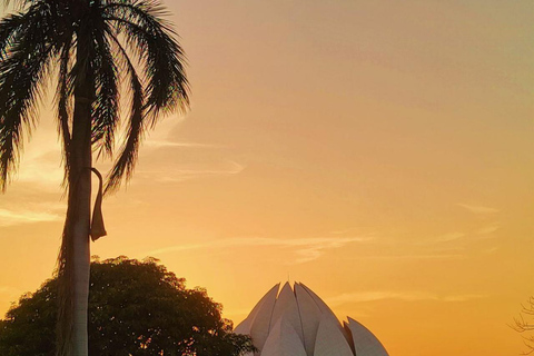 Delhi: Lotus Temple Sunrise Walking Tour with Guide