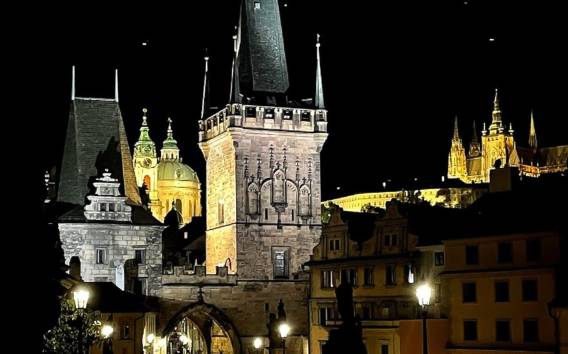 Prag: Geführter Nachtspaziergang mit Altstadt & Bier