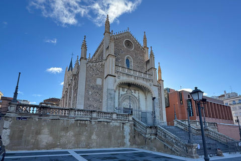 Madrid: Private Tuk Tuk Tour with Expert Guide and Panoramic Views The Classics Tour ~ Discover Madrid in 60 minutes from your STARTING POINT!