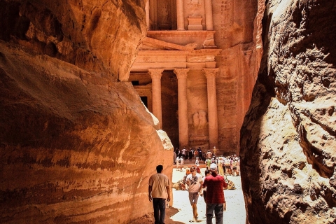 Desde Ammán: Excursión de 2 días a Petra , Wadi Rum y Mar Muerto.Transporte y alojamiento