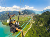 Interlaken, Tandem Paragliding -Flug - Housity