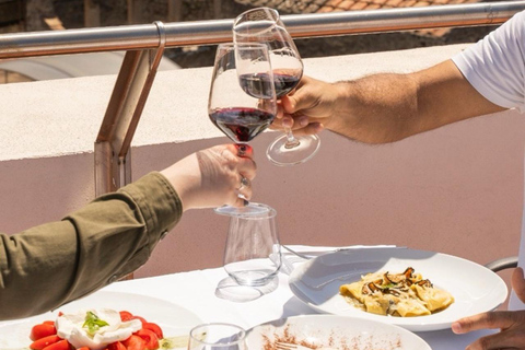 Pompeii: Guided Tour with Archaeologist and Lunch