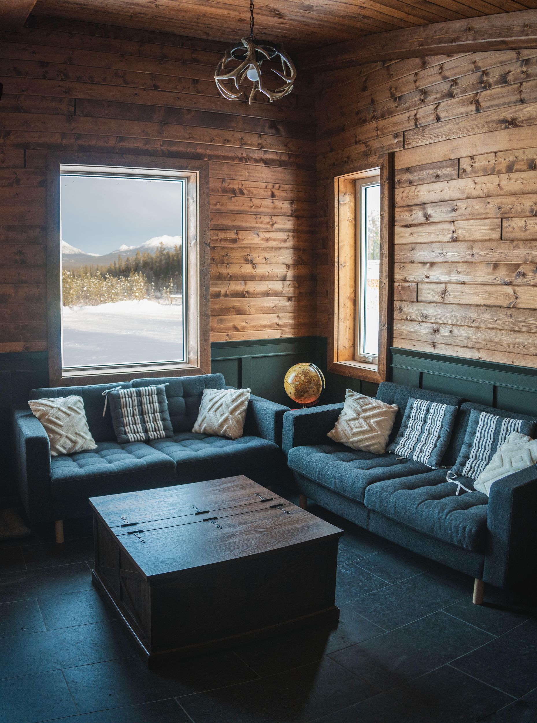 Aurora Lounge: Blockhütte und Bar mit Polarlicht