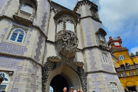 Lissabon: Halve dag tour door Sintra met het paleis van Pena en Regaleira