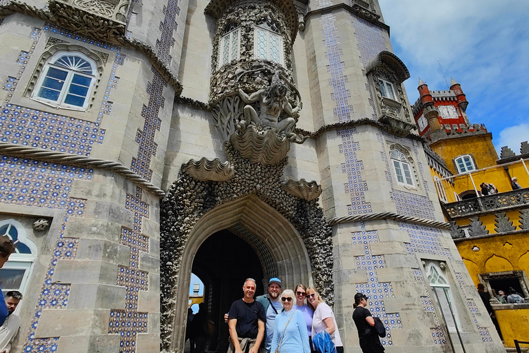 Lisboa: Excursão de meio dia a Sintra com o Palácio da Pena e a Regaleira