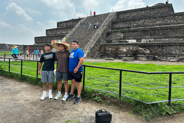 PRIVÉTOUR IN TEOTIHUACAN EN GUADALUPE BASILIEK