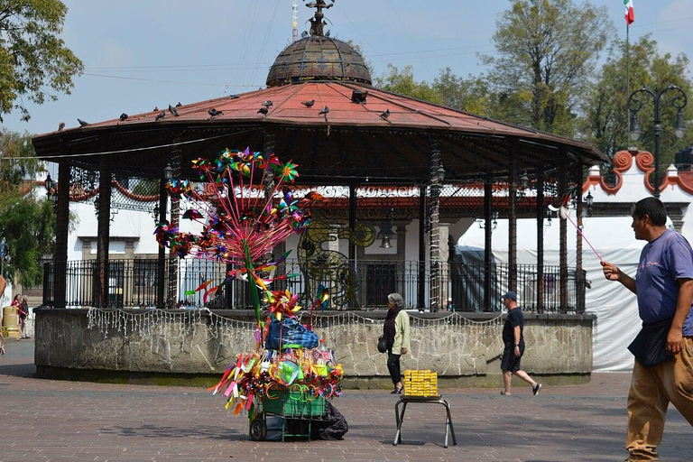 Erlebe den Zauber von Xochimilco, Coyoacán und der UNAM auf einer einzigartigen Kultur-Tour.Erlebe den Zauber von Xochimilco, Coyoacán und der UNAM auf einer einzigartigen Kultur