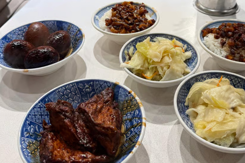 Taipei: Evening Street Food Tour with Locals