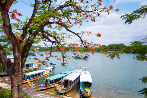 Hue Dragon Boat Tour: Parfymfloden, kungliga gravar, pagod